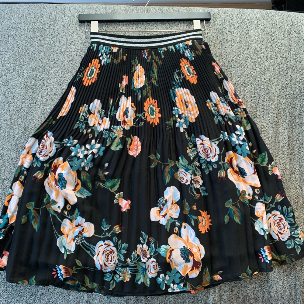 AVA & VIV: Pleated Midi Flora Skirt